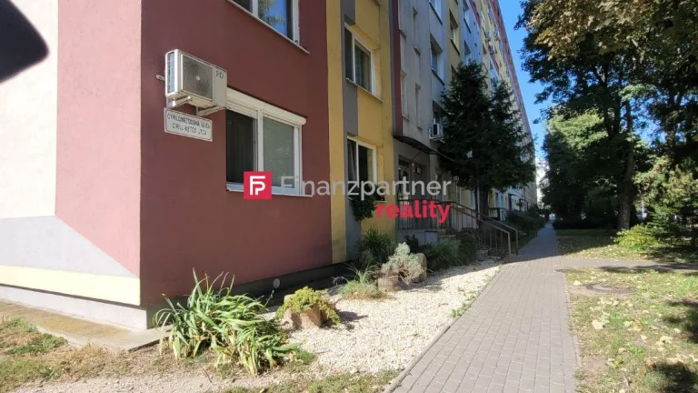 Ponúkame Vám na predaj 3 izbový byt v Nových Zámkoch
