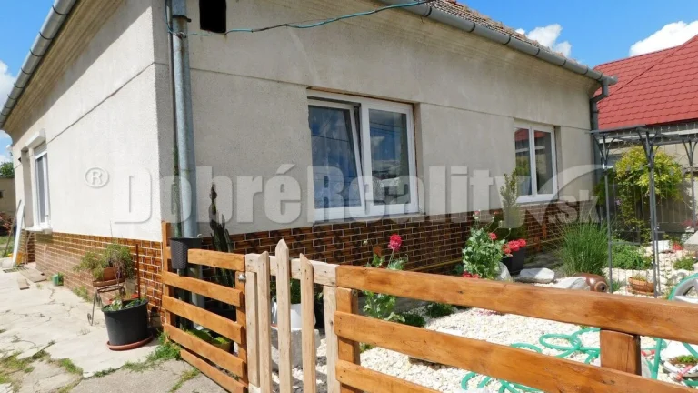Ponúkame Vám na predaj 3-izb. rodinný dom vo Dvoroch nad Žit