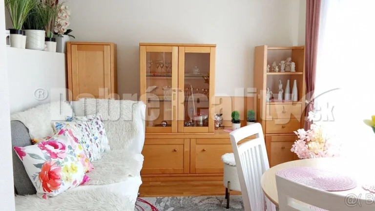 Dobré Reality exkluzívne na predaj 1/5 izbový byt, Handlov