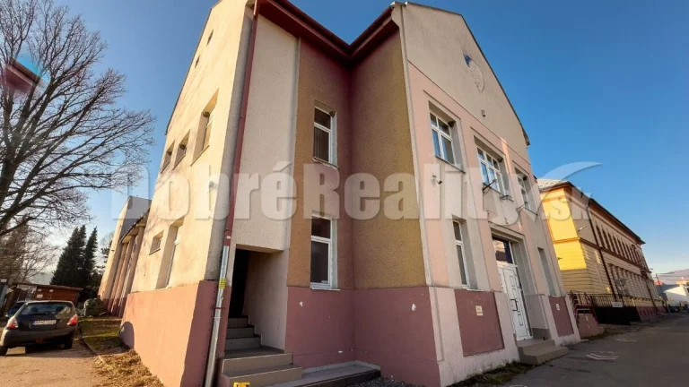 PREDAJ: Polyfunkčný objekt Sokolovňa, 1395 m2, Brezno