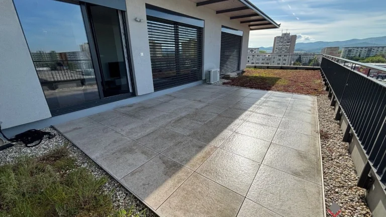 3 izbový byt s 100 m2 terasou Topoľčany