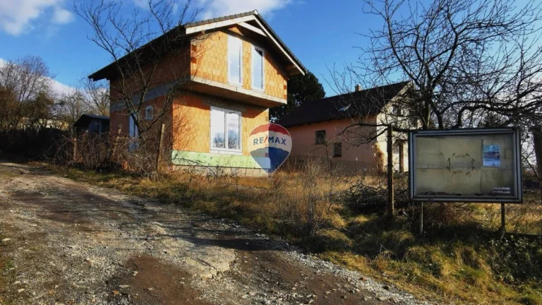 3+1 izb, chata, 393m2, oblasť Košická NoVá Ves