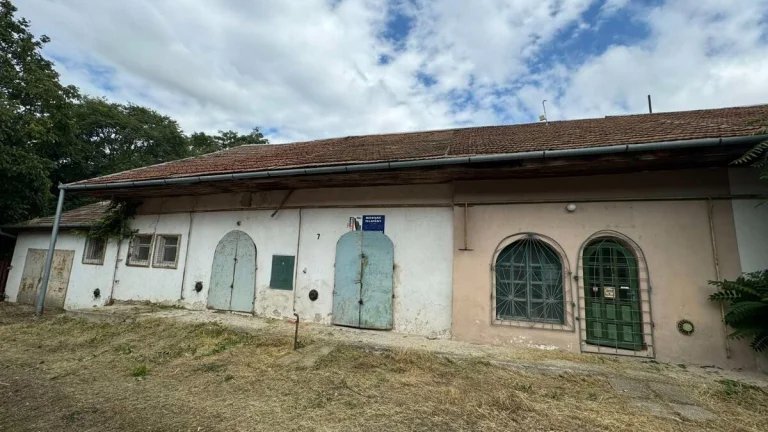 Na Predaj alebo prenájom : Obchodné Priestory v Centre Mesta