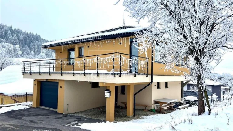 NOVOSTAVBA – moderný dvojpodlažný RODINNÝ DOM 4KK v obci...