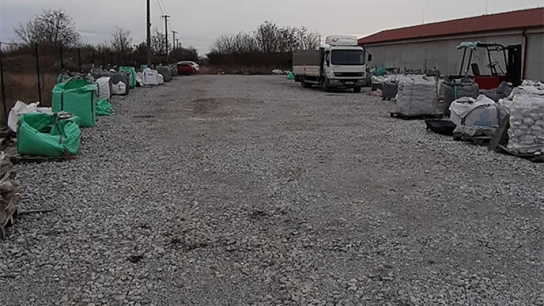 Na prenájom spevnená plocha 1 660m² v Nových Zámkoch