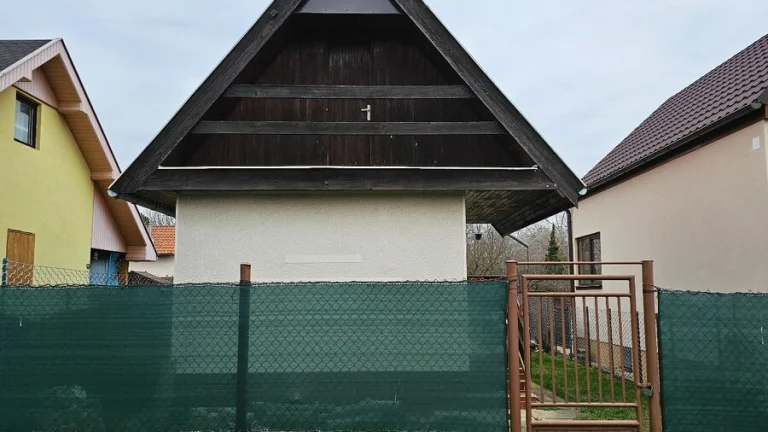 Chatka so záhradou 284m2