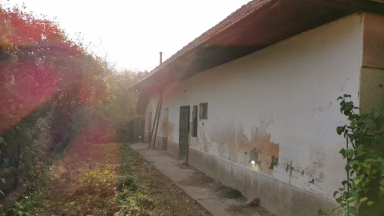 Rodinný dom s pozemkom Imeľ