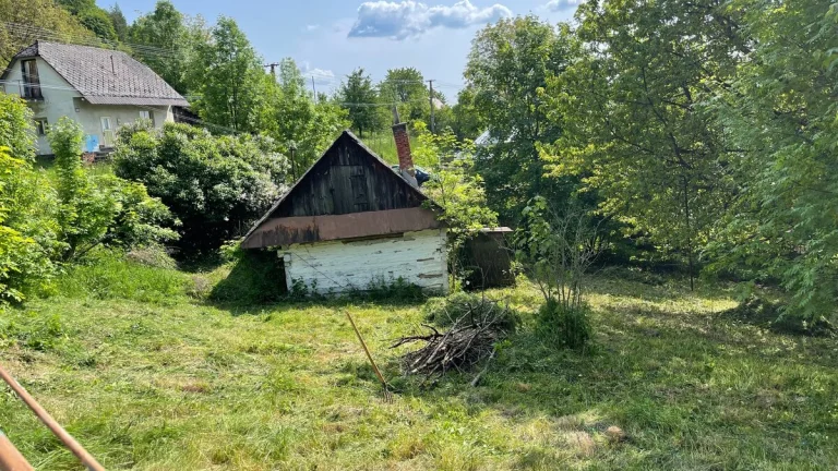 Priestrany pozemok s domom v Čavoji 1475m2