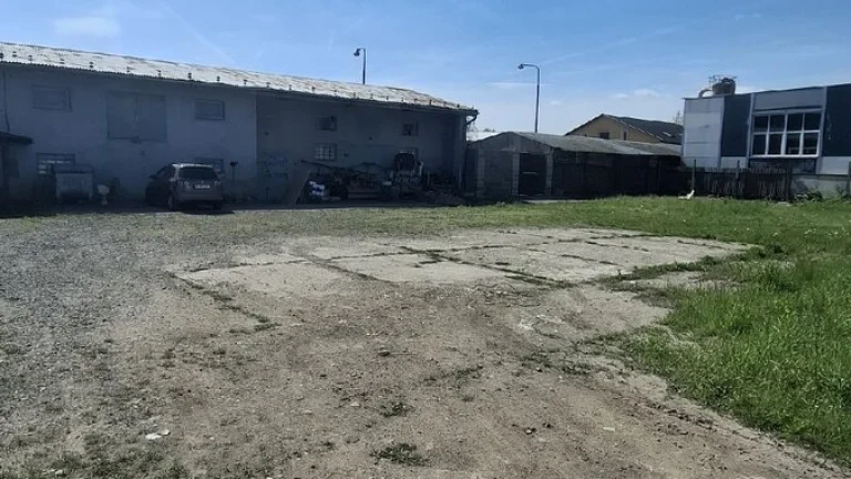 Objekt v meste o výmere 1220 m2,POZEMOK,2X HALA,SKLAD