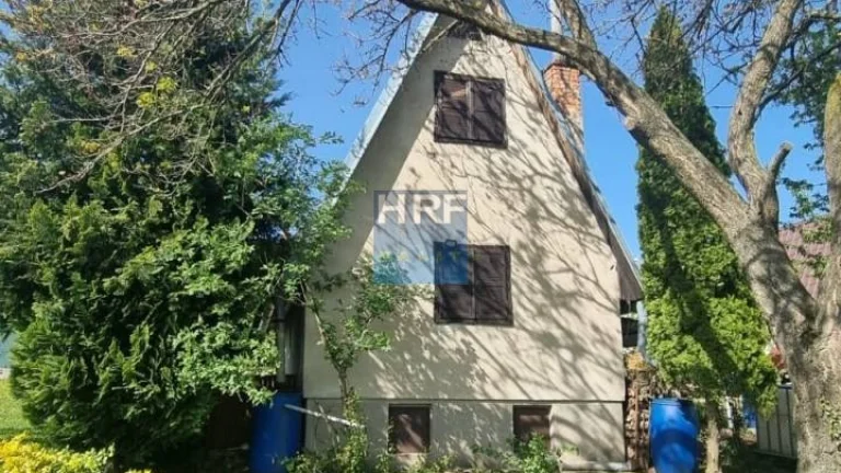 Murovaná chata so záhradou v lokalite Hájky, v Skalici