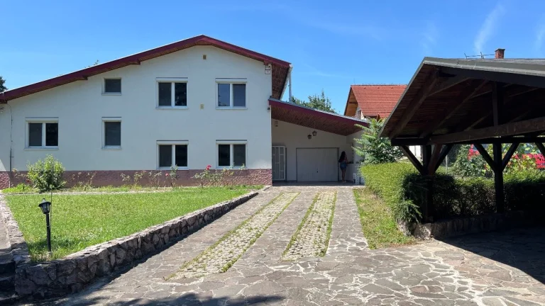 5- izbový dom pod Zoborom