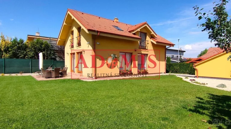 4-izbový, tehlový rodinný dom + dvojgaráž, Vinna Košice