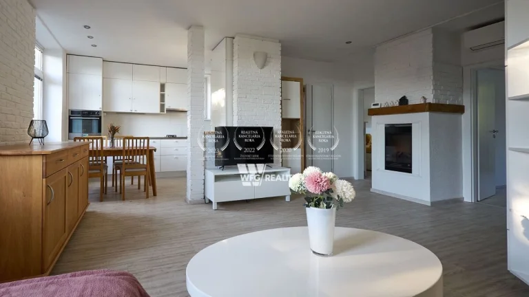 Na prenájom zariadený 3-izbový byt s balkónom s krásnym výhľ