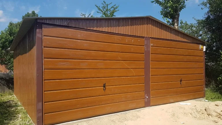 PLECHOVÁ GARÁŽ 6 X 6m IMITÁCIA DREVA