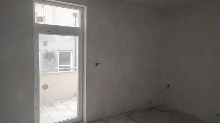 Tehlový dvojizbový byt s terasou v centre Lc