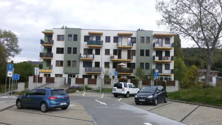 2-izobvý byt s garážovým státím