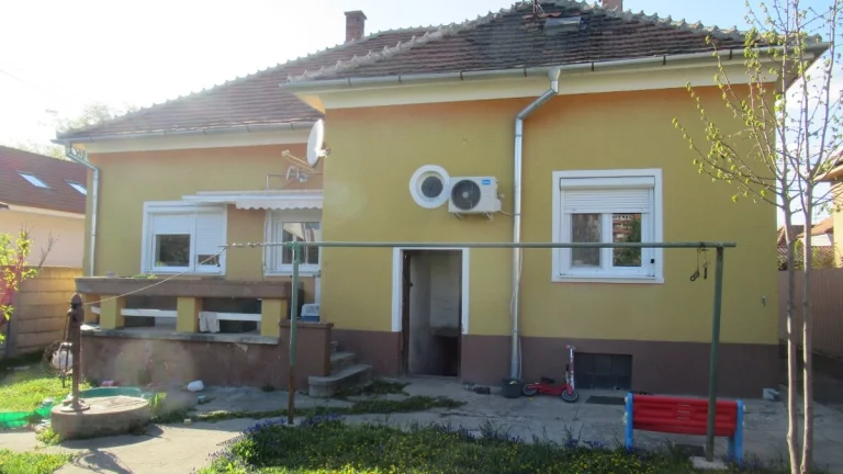 Na prenájom 4-izbový rodinný dom s garážou v Nových Zámkoch