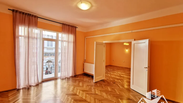Na prenájom 4-izbový byt s balkónom v centre mesta Nové Zámk