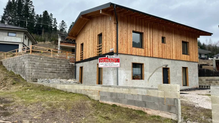 (455 m2) DOM S DVOMA BYTOVÝMI JEDNOTKAMI