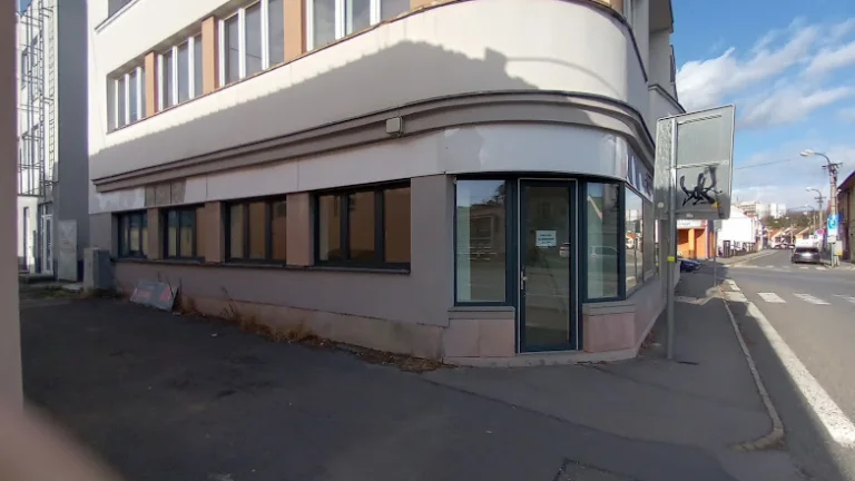 Obchodné priestory na prenájom - 77,16 m2