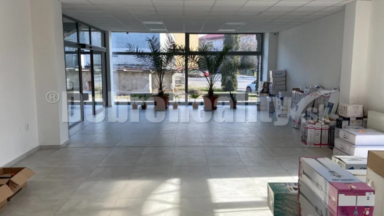 Na prenájom pekný obchodný priestor o rozlohe 110 m2 v Rima
