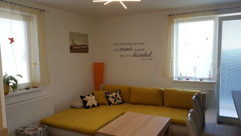 Ponúkam na prenájom 3 izbový byt na prvom poschodí