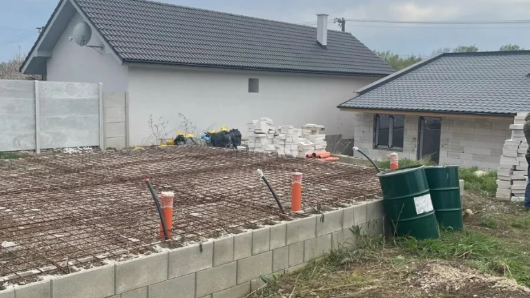 STAVEBNÝ POZEMOK SO VŠETKÝMI INŽINIERSKYMI SIEŤAMI