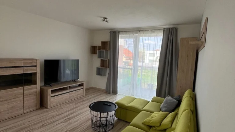 Moderný 3 izb. Vajnory s parkovacím miestom novo zariadený