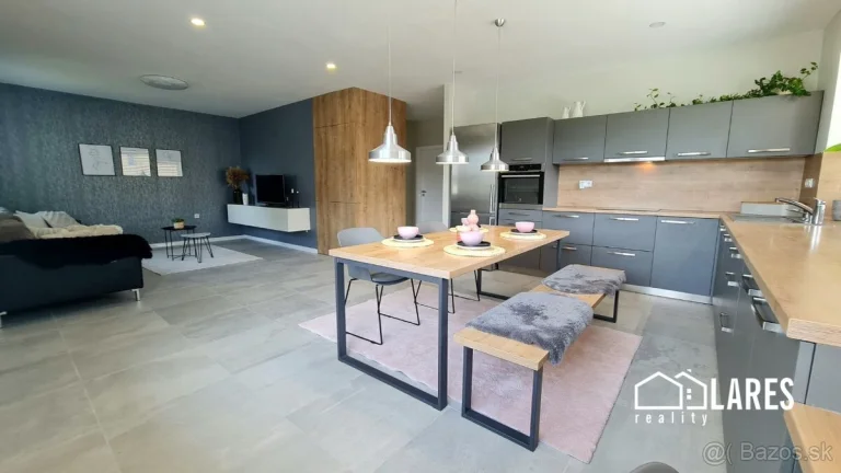 Znížená cena II Štýlový rodinný dom II pozemok 2591m2