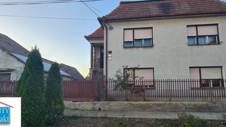 Na predaj poschodový 2 generačný dom Dvory nad Žitavou