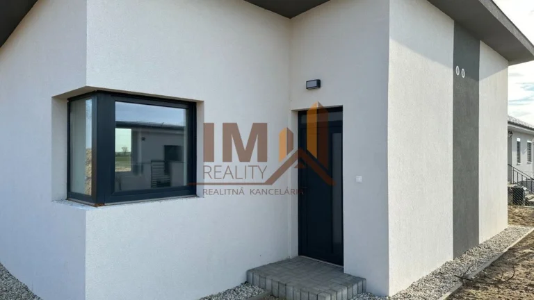 NA PREDAJ MODERNÁ NOVOSTAVBA - BUNGALOV V OBCI DOLNÝ OHAJ
