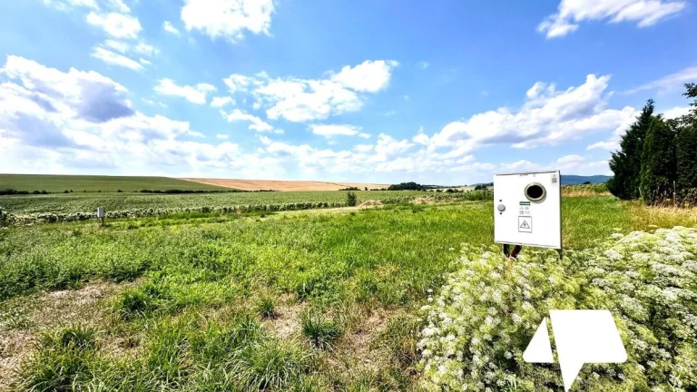 Predaj, rovinatý investičný pozemok 800 m2, Veľký Lapáš