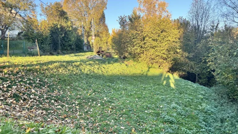 Predaj pozemku s výhľadom na výstavbu menšej stavby v Čadečk