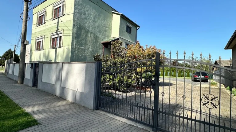 Rodinny dom s pozemkou v Okoci