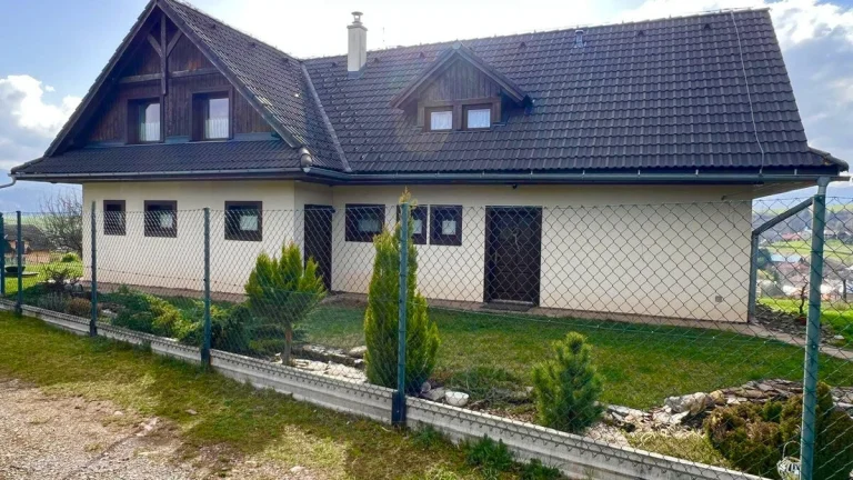Dom,chalupa,apartmánový dom na jedinečnom mieste v Hornej Le