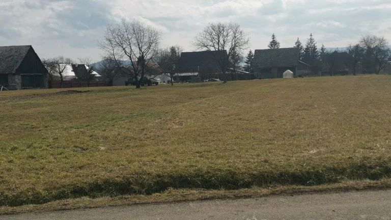 Veľký, rovinatý pozemok, Očová