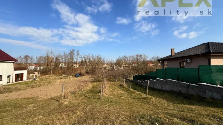 Exkluzívne APEX reality stavebný pozemok 782 m2 Lukáčovce