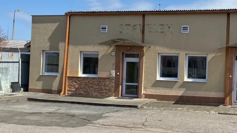 Kancelarske a skladove priestory