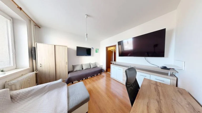 REZERVOVANÉ - Trojizbový byt, L.Novomeského Senica 75 m2 s p
