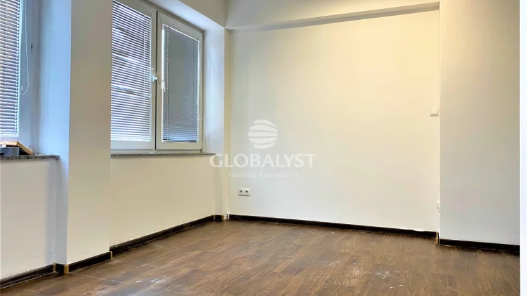 Atraktívna mezonetová kancelária v centre pri Auparku