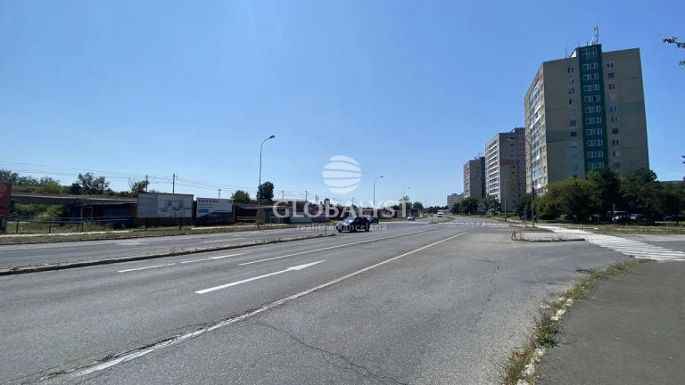 Priestranná garáž - 27 m2, v centre mesta - na Jantárovej