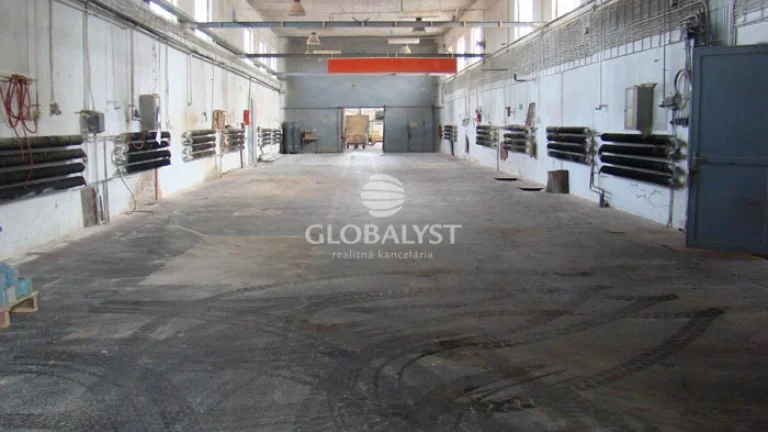 Výrobno skladový areál s pozemkom 8000 m2 v Kežmarku