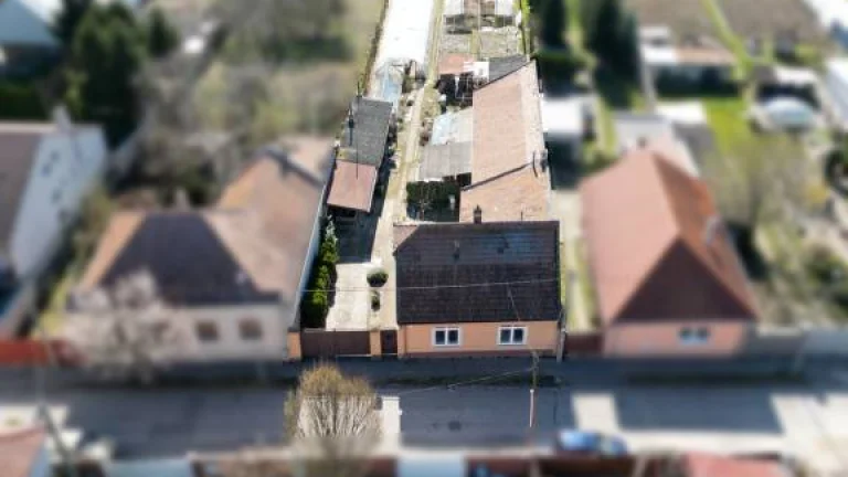 Predaj 20 á slnečného pozemku s RD v Nových Zámkoch.