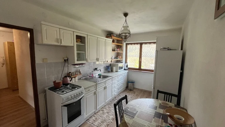 REZERVOVANÝ 2 izbový tehlový byt Prakovce