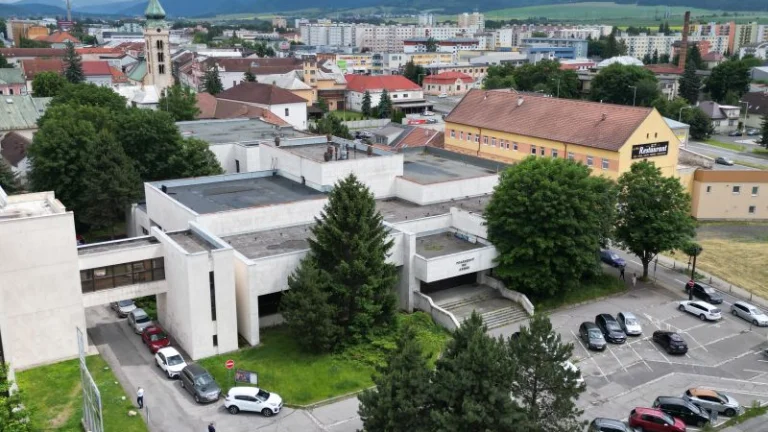 41827-Viacúčelová budova v centre Liptovského Mikuláša