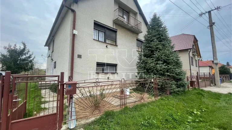 Na predaj viacgeneračný rodinný dom v Sľažanoch so 14...