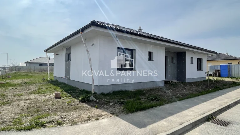 Nová cena - 5 izbový bungalov v Ivanke pri Nitre, Krásne lúk