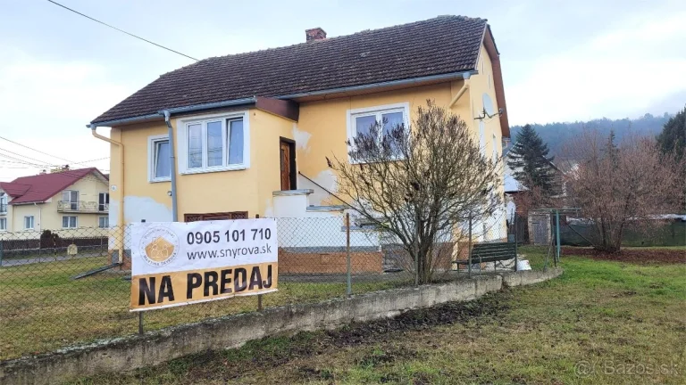Starší rodinný dom s veľkým pozemkom v Marhani na predaj
