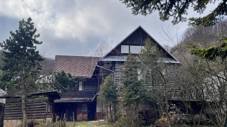 Dom na rekonštrukciu v chalupárskej obci Hačava. Nová cena