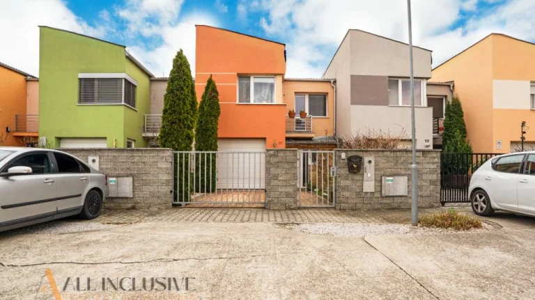 ALL INCLUSIVE | NA PREDAJ 4 IZBOVÝ RADOVÝ DOM S GARÁŽOU, ŠAM